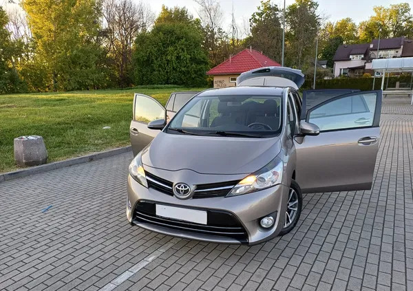 toyota ostrów lubelski Toyota Verso cena 29900 przebieg: 230000, rok produkcji 2014 z Ostrów Lubelski
